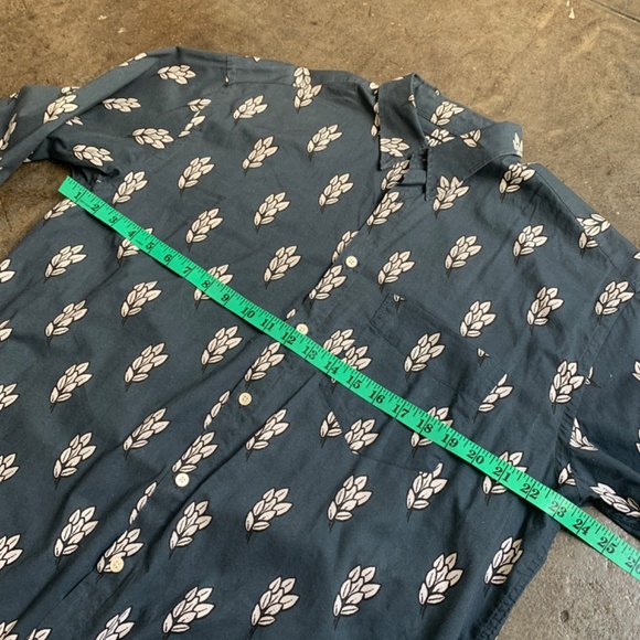 Jacquemus Shirt w/ Leaves print inside and out - Picture 3 of 15